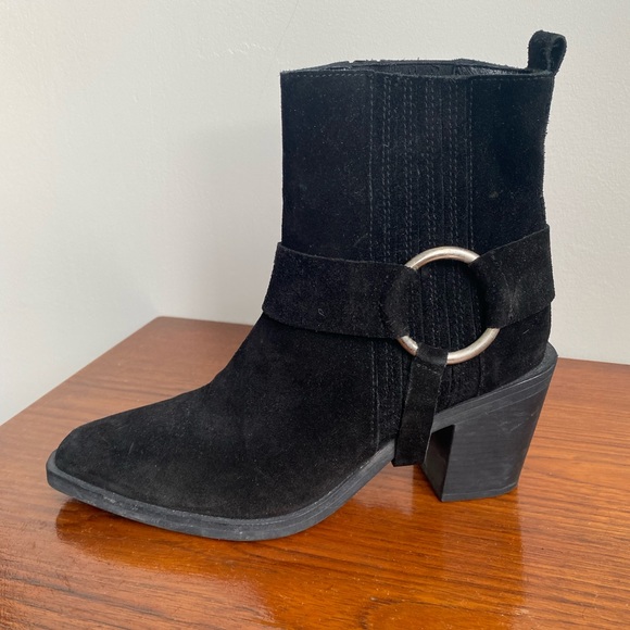 Suede Black Heel Boots with removable strap - Picture 7 of 16
